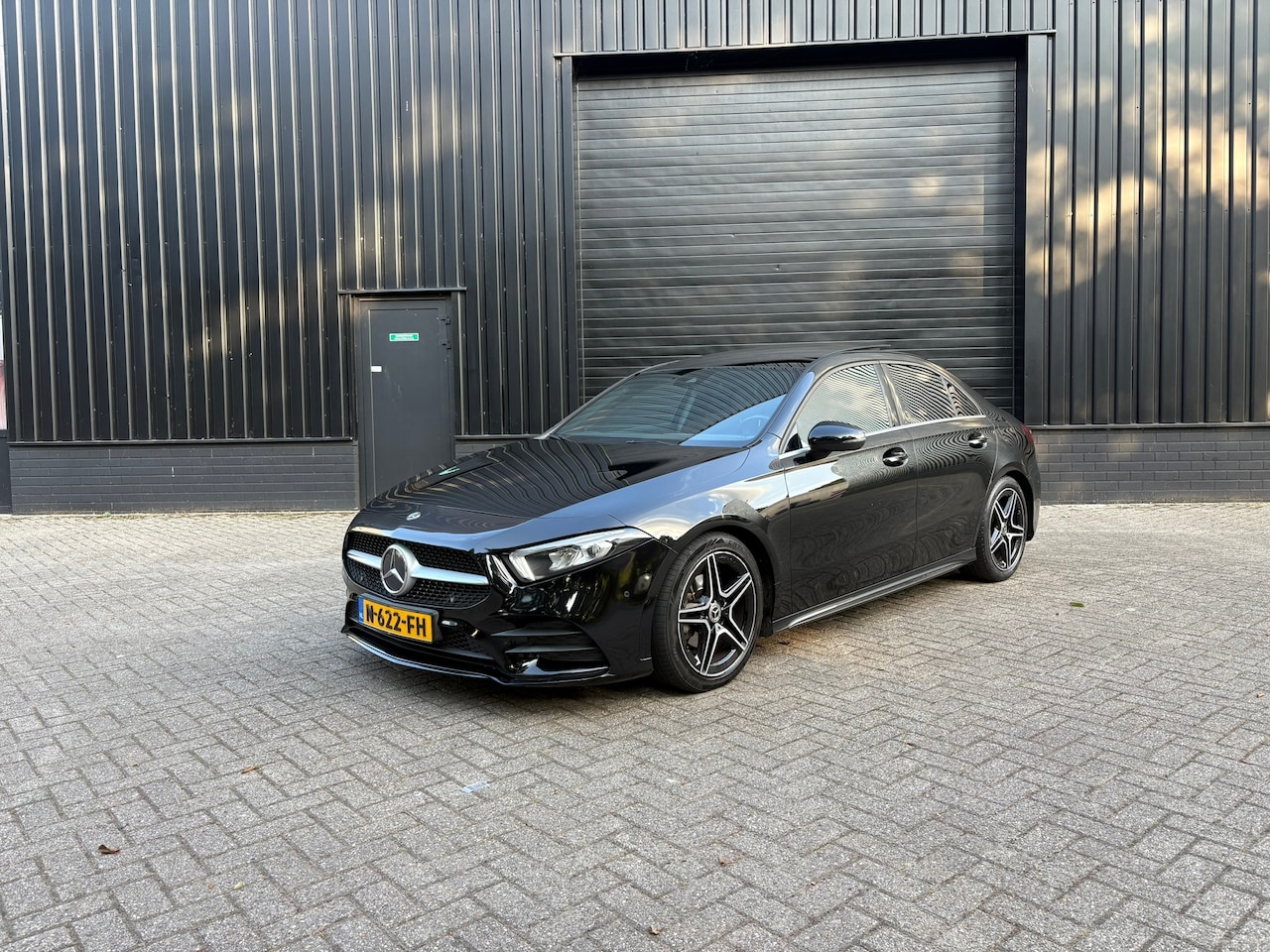 Mercedes-Benz A-klasse - 180 D AMG LINE|PANO|SFEER|360 CAMERA - AutoWereld.nl
