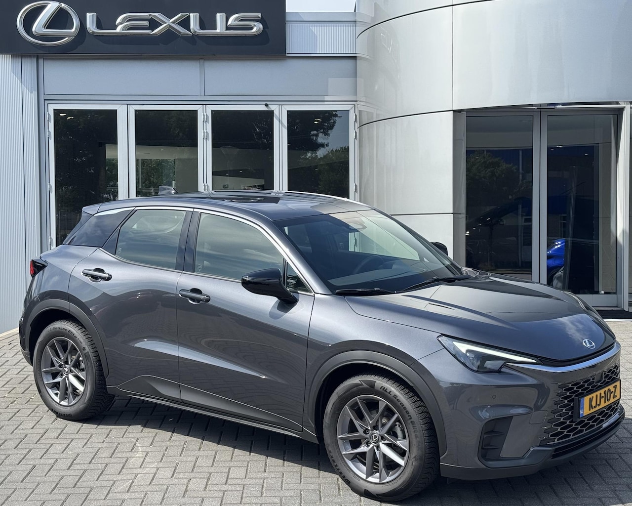 Lexus LBX - 2WD STOELVERW STUURVERW PARK-SENSOR BLIND-SPOT CARPLAY LENDESTEUN - AutoWereld.nl