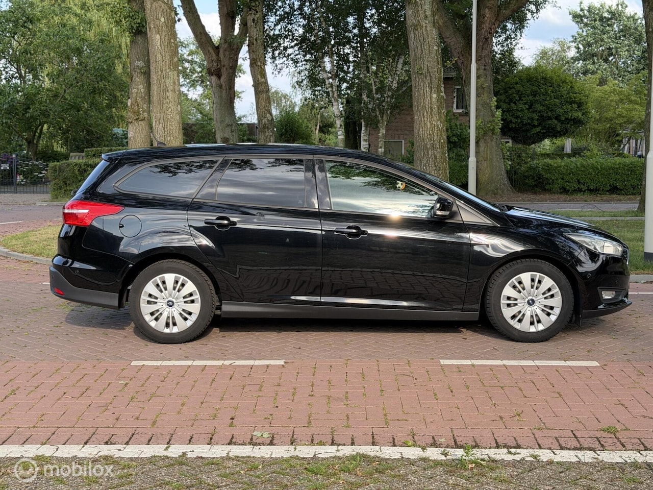 Ford Focus Wagon - 1.0 Titanium 1.0 Titanium - AutoWereld.nl