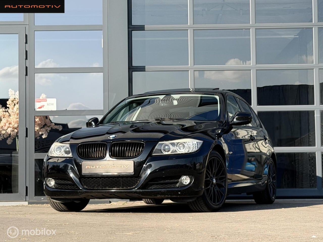 BMW 3-serie - 320i LCI AUTOMAAT / SCHUIFDAK / NWE KETTING - AutoWereld.nl
