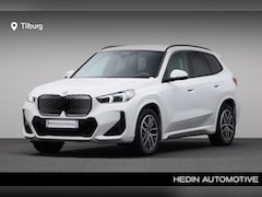 BMW iX1 - eDrive20 67 kWh | Achteruitrijcamera | Comfort Access | Verwarmde voorstoelen | Voorbereid