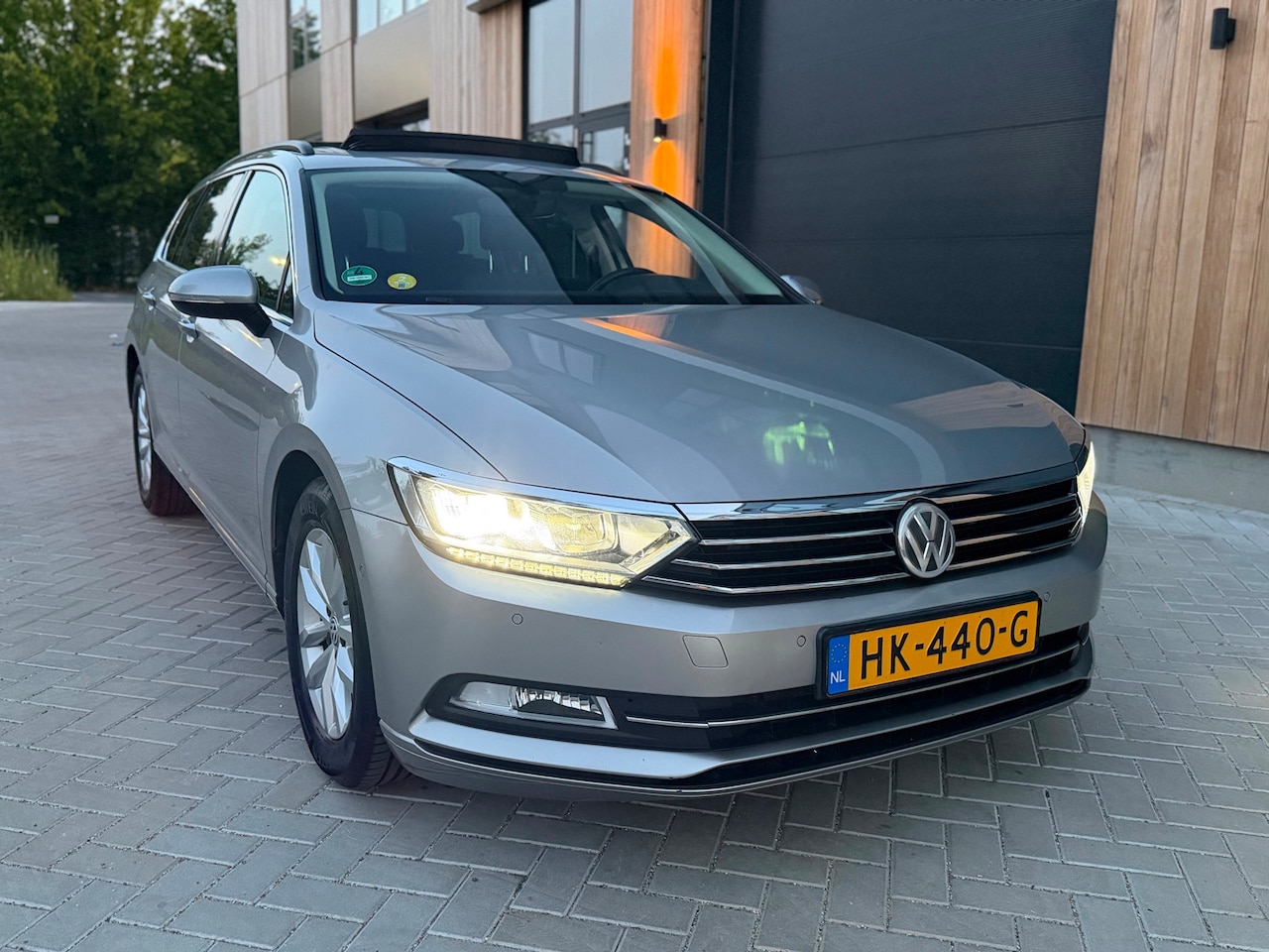 Volkswagen Passat Variant - 2.0 TDI 150PK (bj 2015) DSG PANO|XENON|NAV|PARK.ASSIST|KEYLESS - AutoWereld.nl