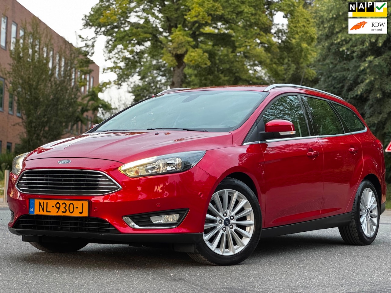 Ford Focus Wagon - 1.0 Titanium|ZEER LAGE KM MET NAP|ORIGINEEL NL|TOPSTAAT - AutoWereld.nl