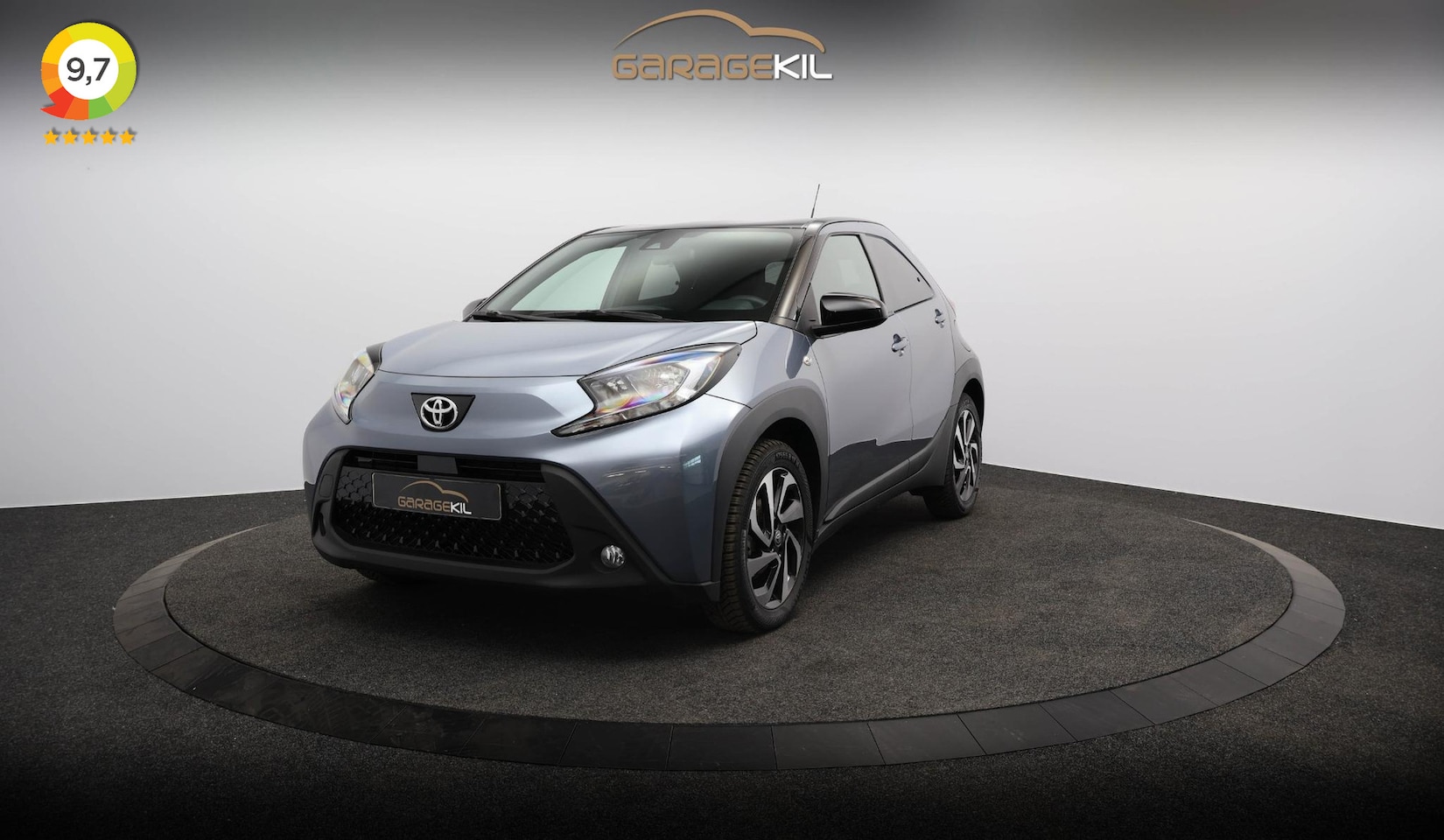 Toyota Aygo X - 1.0-l-VVT-i Team D Dealer onderh. / Two-Tone / Airco / Carplay / DAB / Camera - AutoWereld.nl