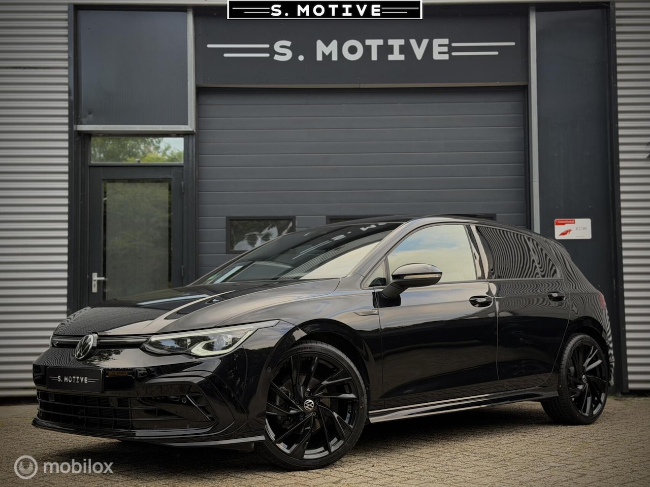 Volkswagen Golf - 1.5 eTSI R-Line H&K, Pano, IQ, Sfeer, Camera, BTW - AutoWereld.nl