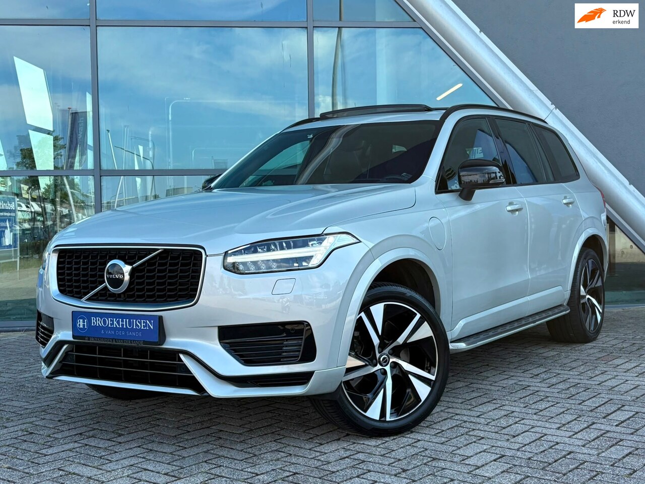 Volvo XC90 - 2.0 T8 Twin Engine AWD R-Design 398pk Trekhaak / Camera / Treeplanken - AutoWereld.nl