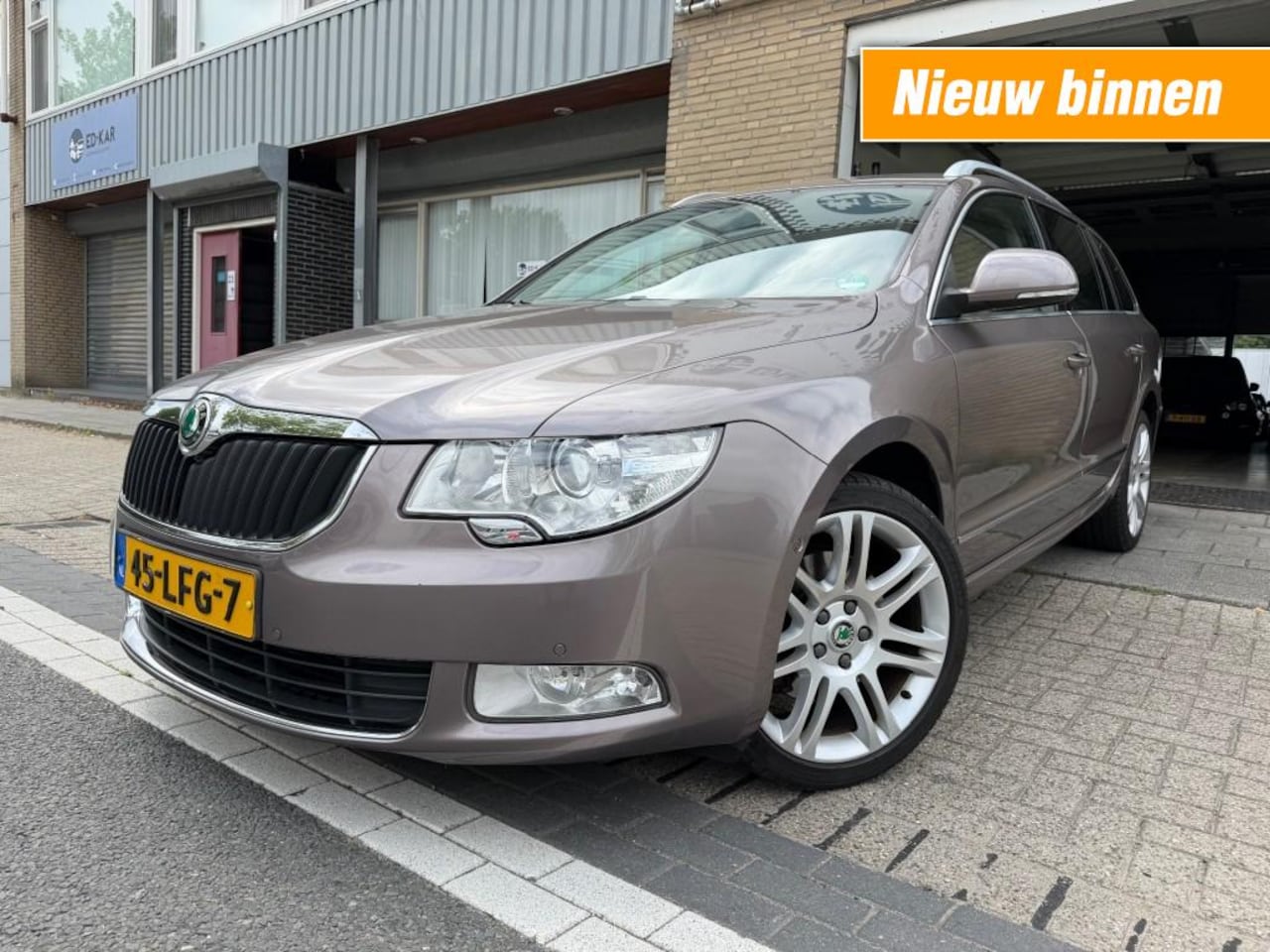 Skoda Superb - 1.8 TSI Elegance Business Line LEER NAVI TOP CONDITIE NAP APK 12-2026 - AutoWereld.nl