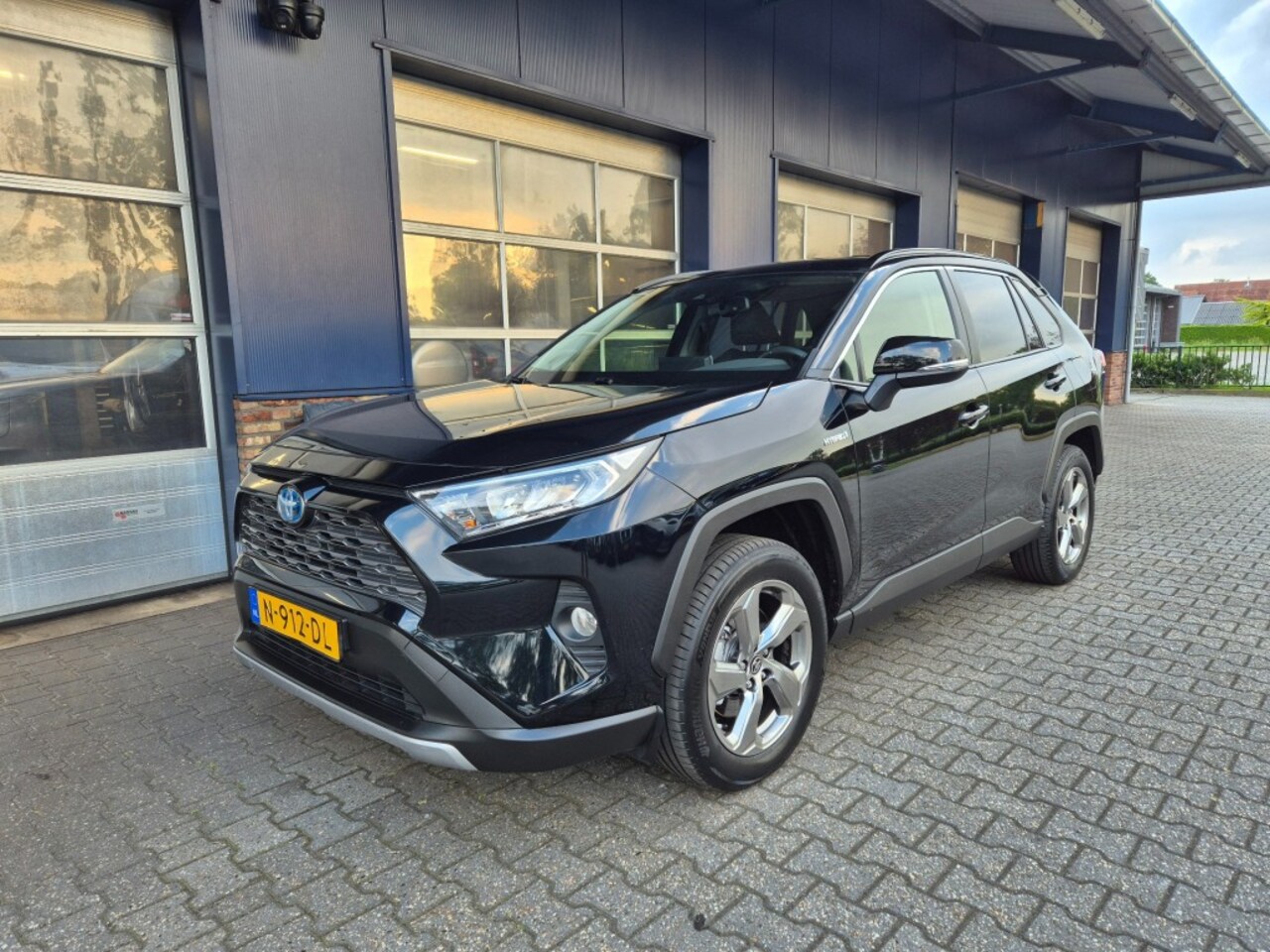 Toyota RAV4 - 2.5 Hybrid AWD Business Plus 2.5 Hybrid AWD Business Plus, 1650 KG Trekgewicht, Carplay, Camera, Leer, Elektrische A-kl - AutoWereld.nl