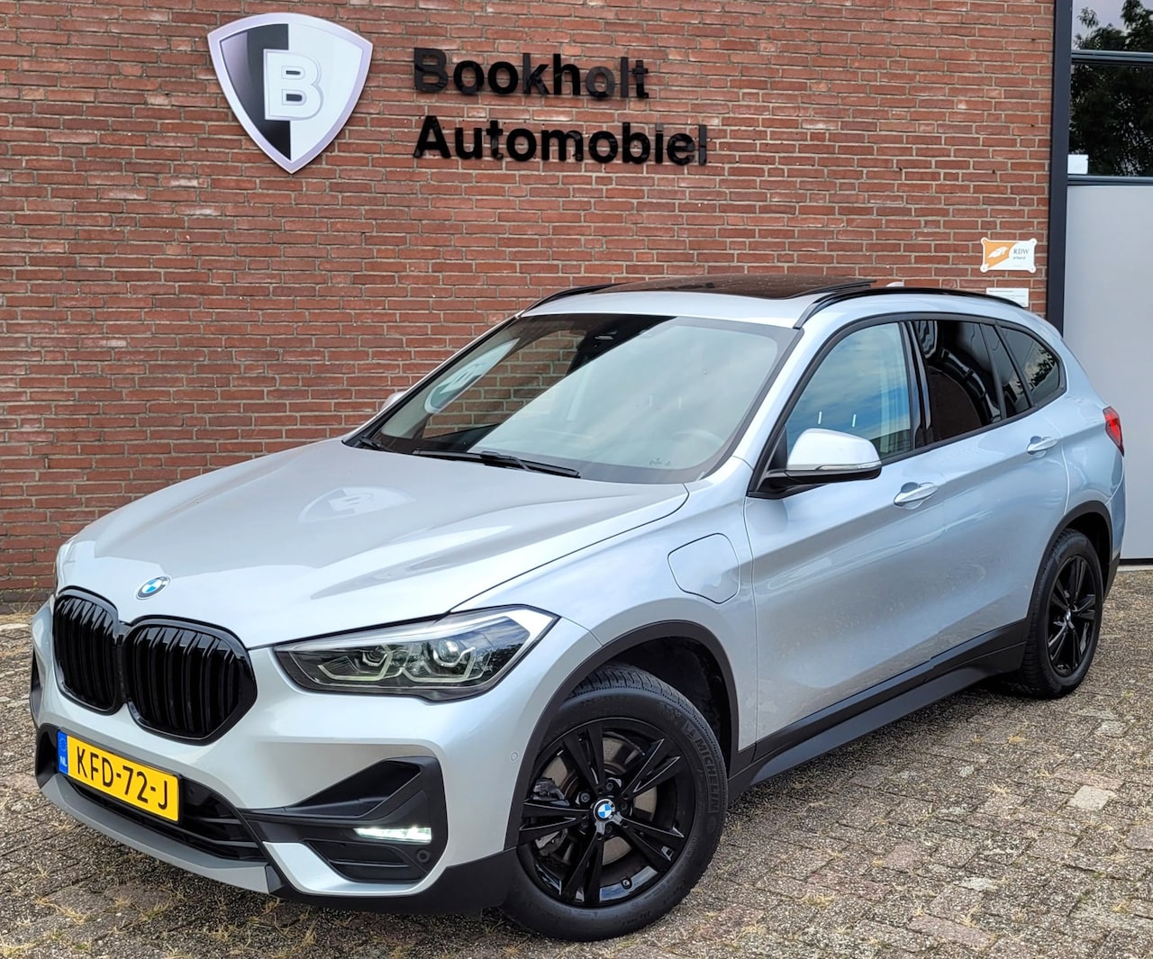 BMW X1 - XDrive25e Pano, HUD, Cam, Harman, M-stuur, Leer - AutoWereld.nl