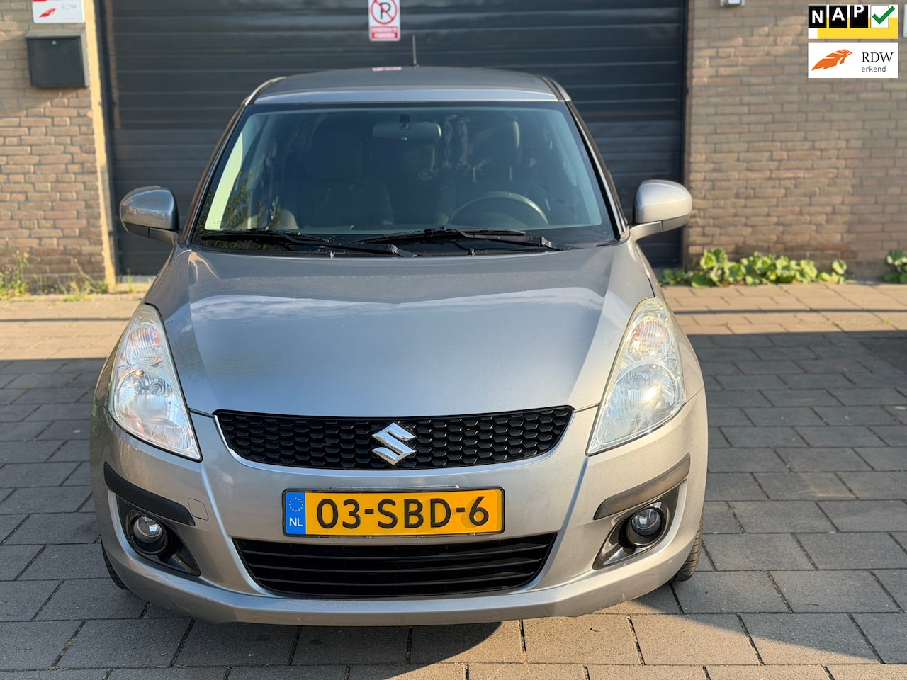 Suzuki Swift - 1.2 Bandit EASSS Keyless Cruise Control Clima Stoelverw. electr.pakket LMvelgen - AutoWereld.nl