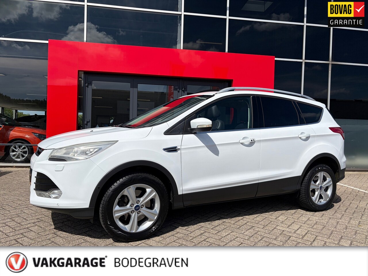 Ford Kuga - 1.6 Titanium Plus 4WD / panoramadak / trekhaak - AutoWereld.nl
