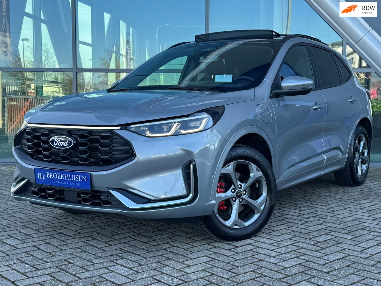 Ford Kuga - 2.5 PHEV ST-Line X 243pk 360 Camera / Head Up Display / Panoramadak - AutoWereld.nl