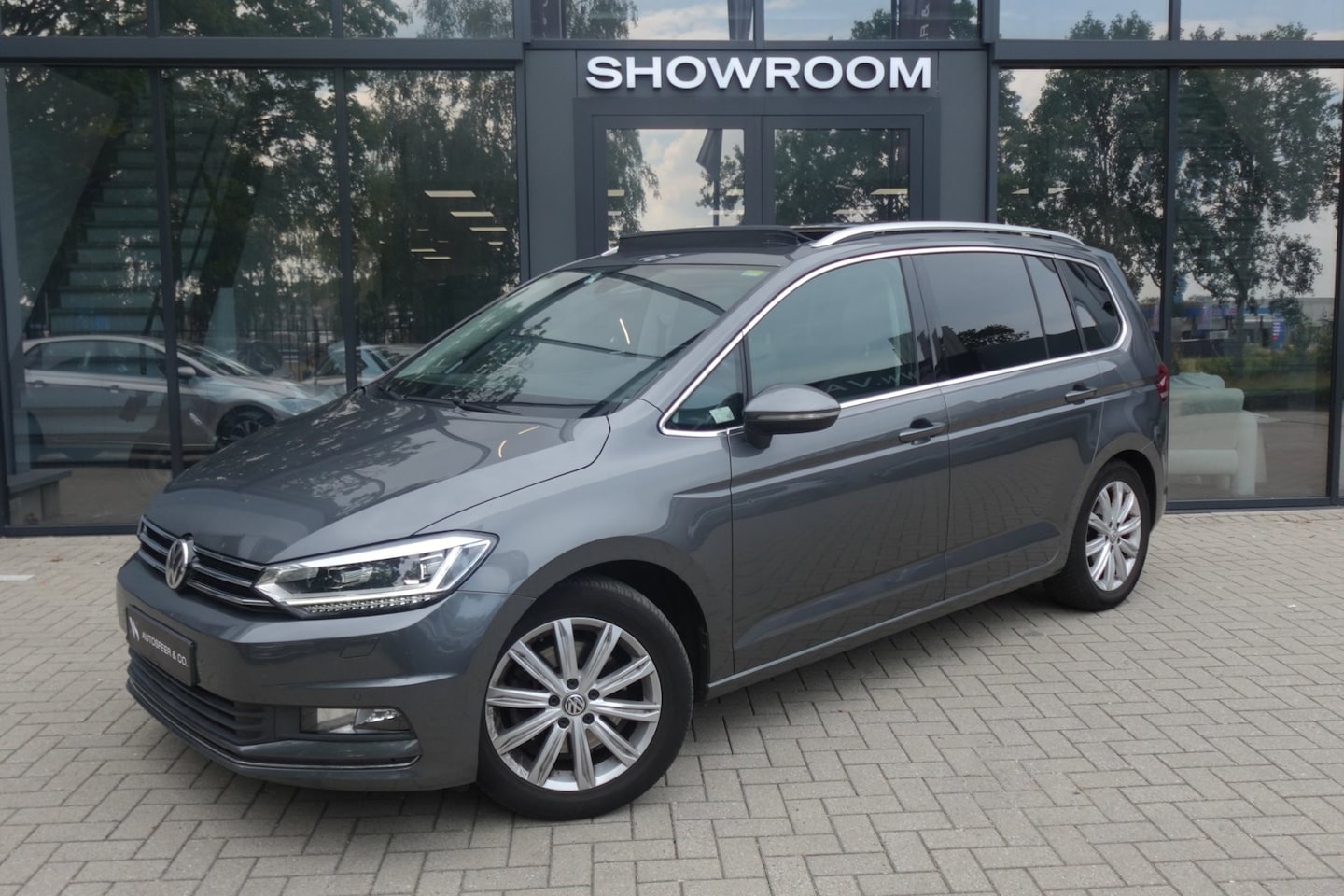 Volkswagen Touran - 1.4 TSI Connected Series 7P NAVI CAM PDC - AutoWereld.nl