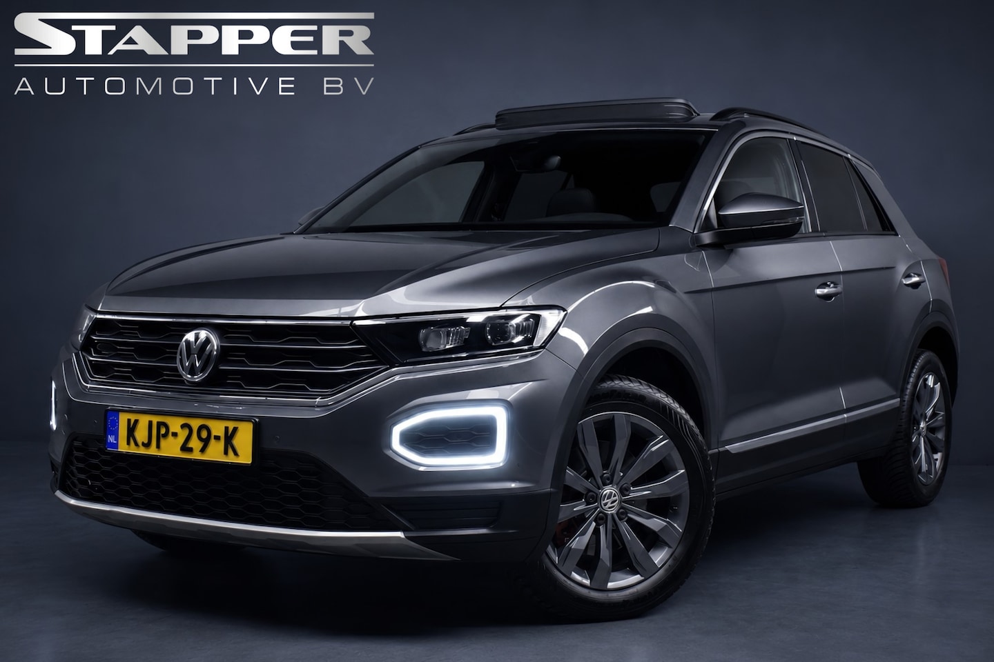 Volkswagen T-Roc - 1.5 TSI 150pk Automaat Sport 1e Eig. Pano/Virtual/Camera/Standkachel/Adap-Cruise/Navi/Pdc/ - AutoWereld.nl