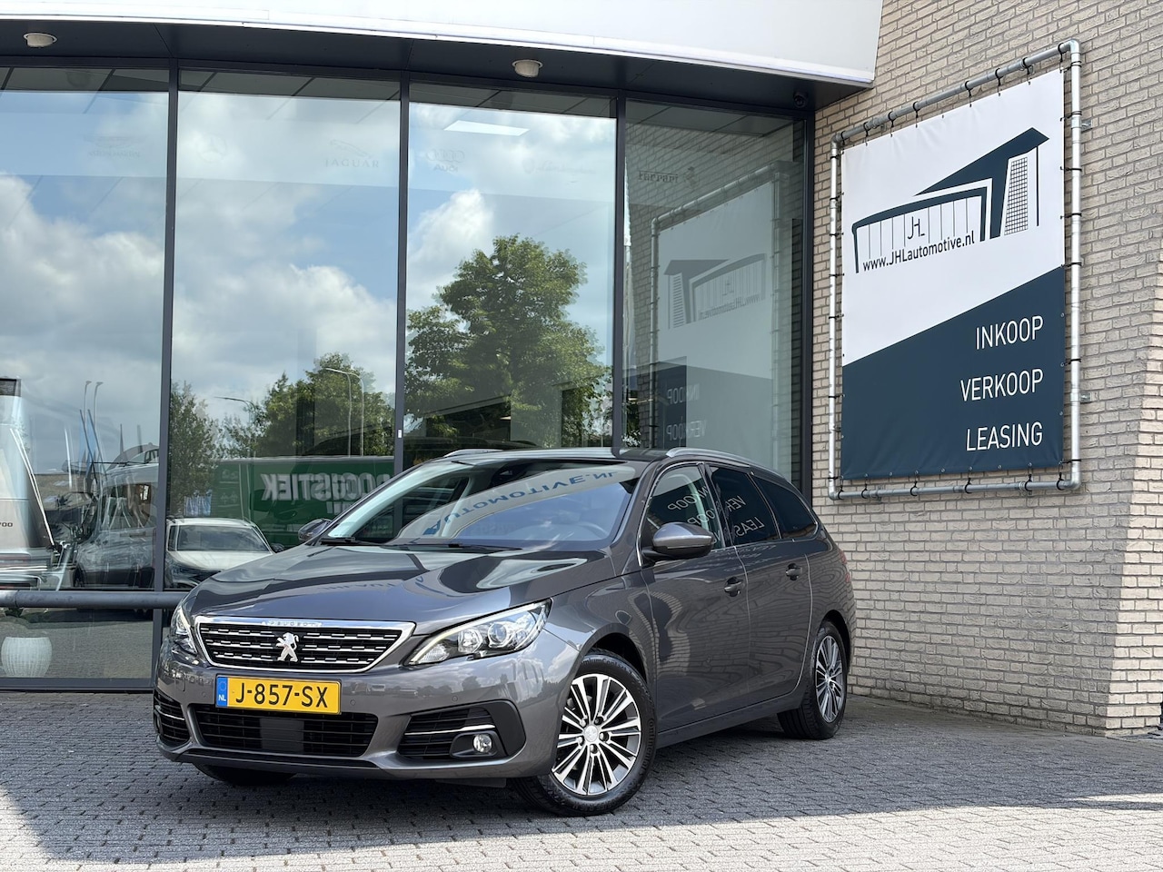 Peugeot 308 SW - 1.2 Premium*NAVI*ACC*HAAK*CAM*ECC*KEYLESS*CARPLAY* - AutoWereld.nl