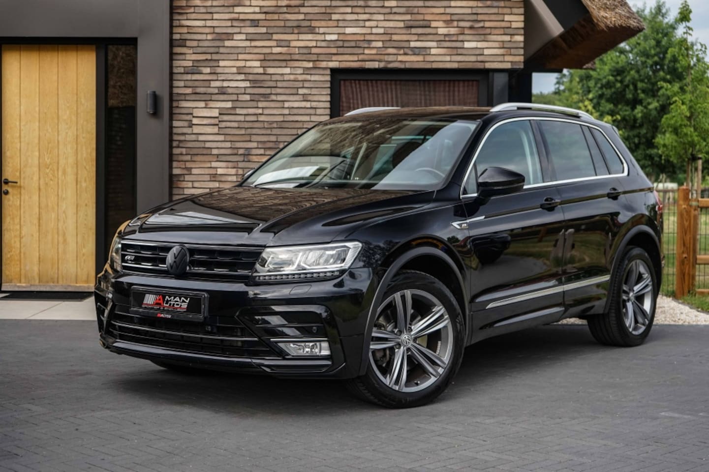 Volkswagen Tiguan - R-Line Highline 4Motion 180PK Automaat - AutoWereld.nl