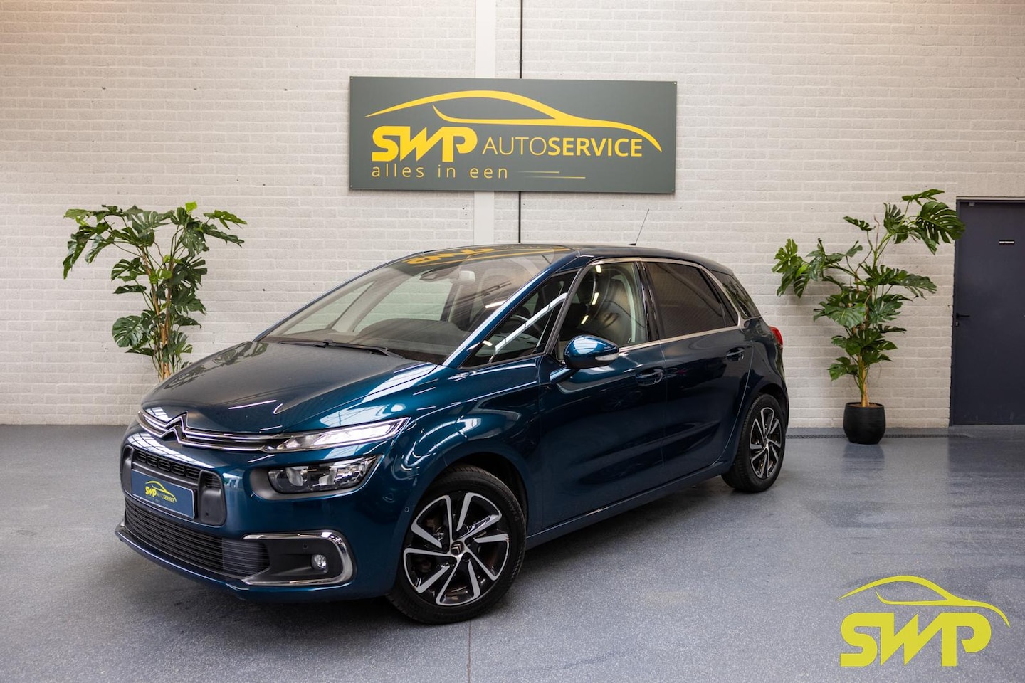 Citroën C4 SpaceTourer - 1.2 PureTech Shine | ACC | Navi | Cam | Trekhaak | DAB+ | Dodehoek | Grootlichtassistent - AutoWereld.nl
