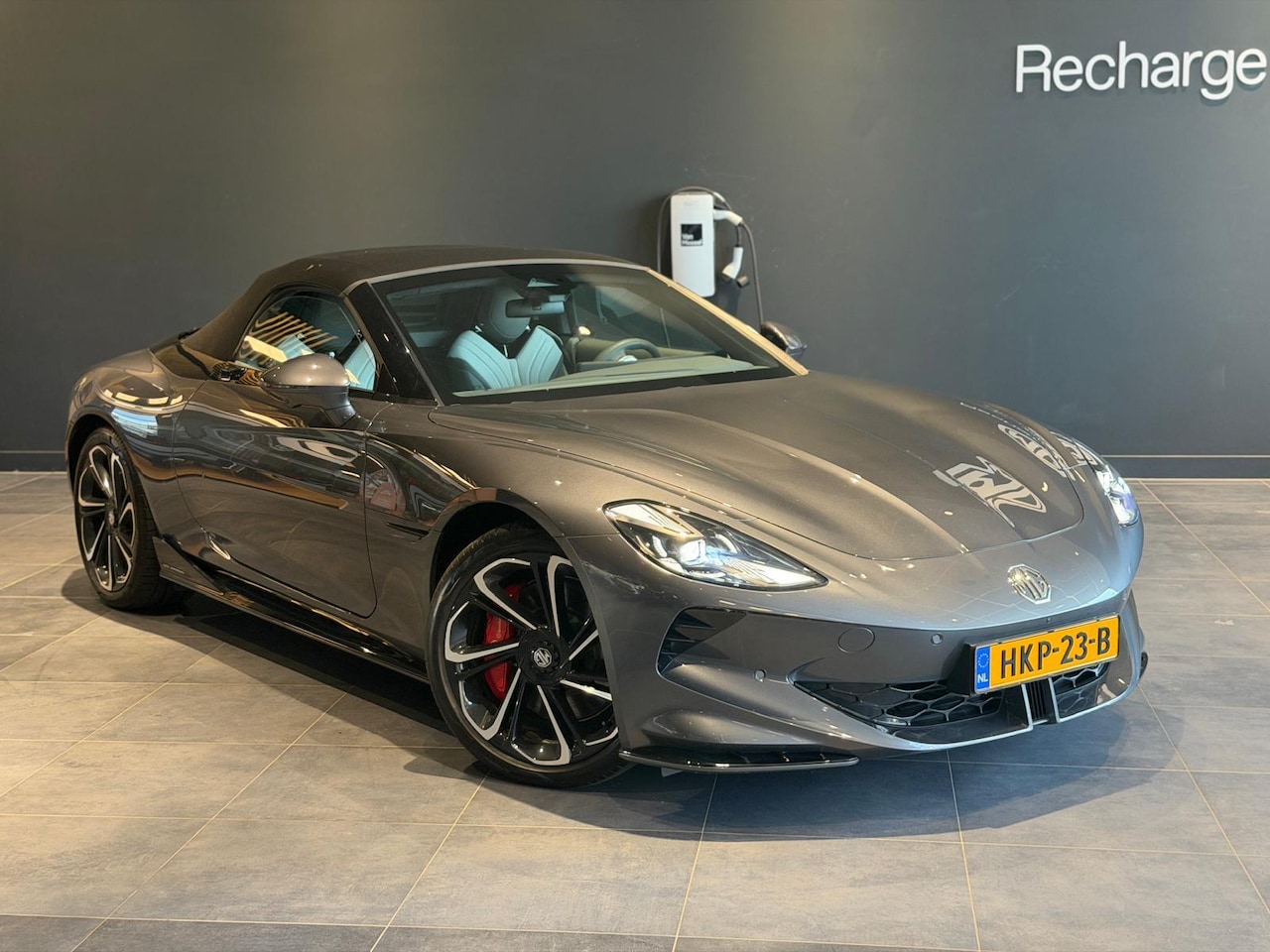 MG Cyberster - GT 77kWh | Roadster | 502 PK | 0 naar 100 km/u in 3,2 sec | Andes Grey Metallic | Zwart da - AutoWereld.nl