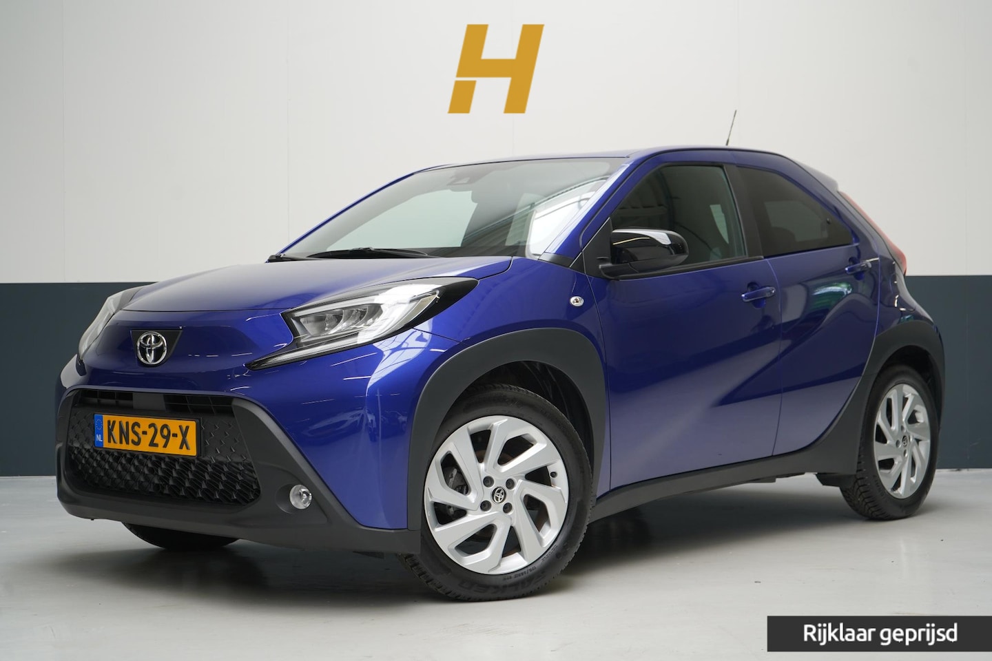 Toyota Aygo X - 1.0 VVT-i MT Play | Carplay | Stoelverwarming | Achteruitrijcamera | Lm velgen - AutoWereld.nl