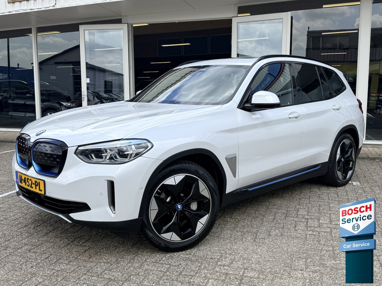 BMW iX3 - Executive 80 kWh | Trekhaak | Sportstoelen | DAB | Apple/Android | Keyless | H & K | Shado - AutoWereld.nl