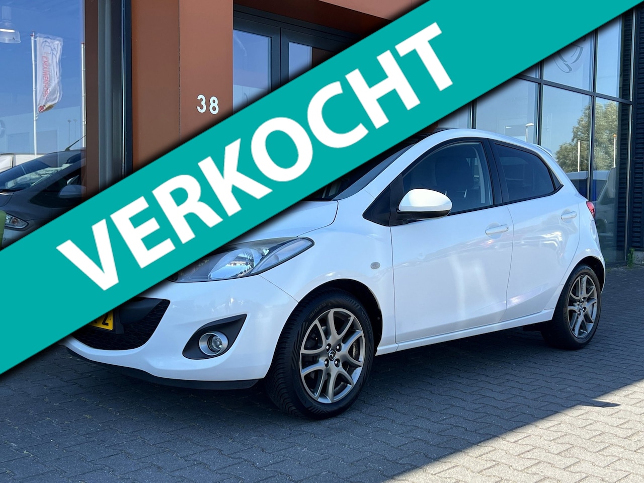 Mazda 2 - 1.3 BIFUEL|Navigatie|Bluetooth|Stoelverwarming|Isofix - AutoWereld.nl