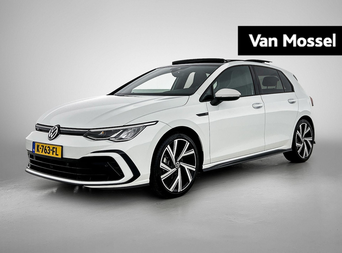 Volkswagen Golf - 1.5 eTSI R-Line | 150 PK | Automaat | Panorama Schuif-Kantel Dak | Stoel en Stuurverwarmin - AutoWereld.nl