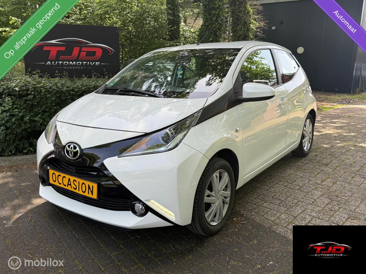 Toyota Aygo - 1.0 VVT-i x-pure AUTOMAAT-AIRCO-CAMERA-NAVI - AutoWereld.nl