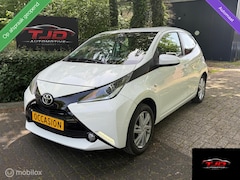 Toyota Aygo - 1.0 VVT-i x-pure AUTOMAAT-AIRCO-CAMERA-NAVI