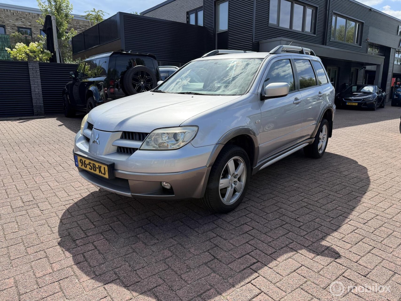 Mitsubishi Outlander - 2.4 Intense 4WD Automaat Airco Trekh Nap - AutoWereld.nl