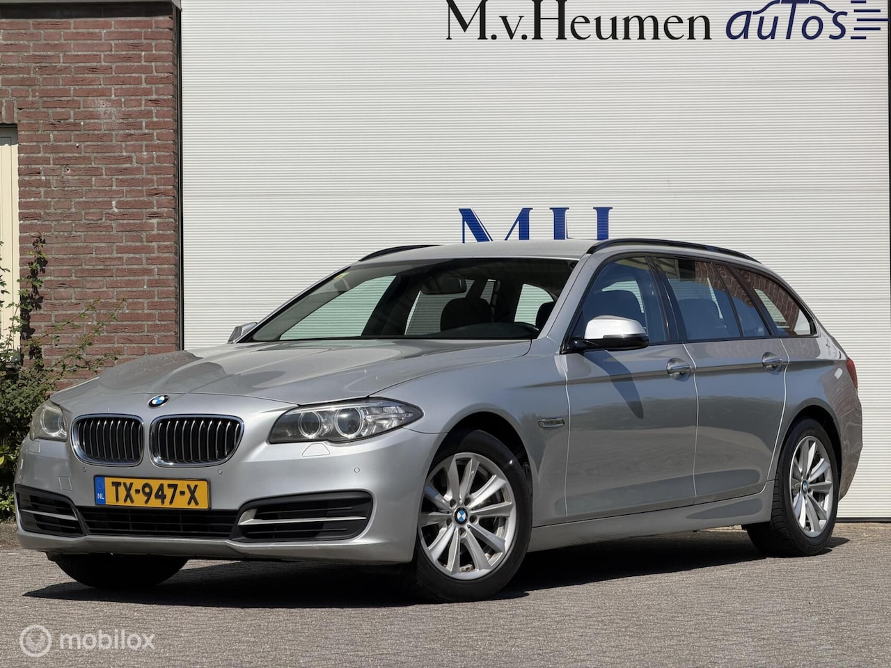 BMW 5-serie Touring - 520xd LCI High Executive Keyless Stoelverwarming - AutoWereld.nl