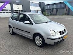 Volkswagen Polo - 1.4-16V AUTOMAAT|NW Apk|Cruise|Trekhaak| | Unieke KM| Nette Auto|