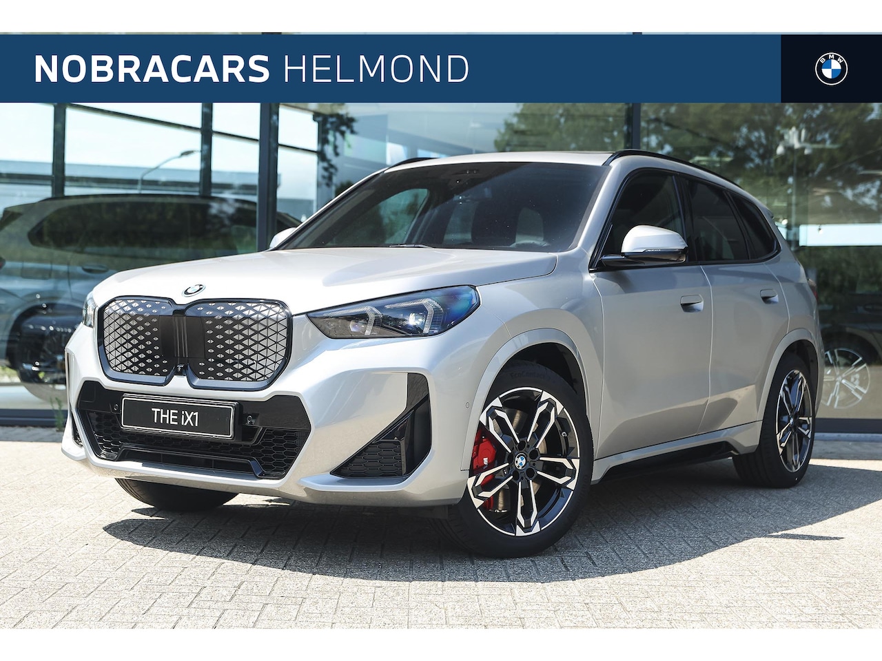 BMW iX1 - xDrive30 M Sport / Panoramadak / Trekhaak / Sportstoelen / Head-Up / Adaptieve LED / Parki - AutoWereld.nl