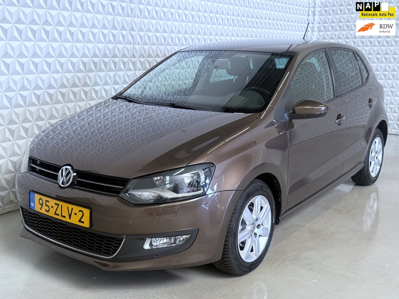 Volkswagen Polo - 1.2 TSI AUTOMAAT / Airco-CLIMA-Cruise-NaVi (2013) - AutoWereld.nl