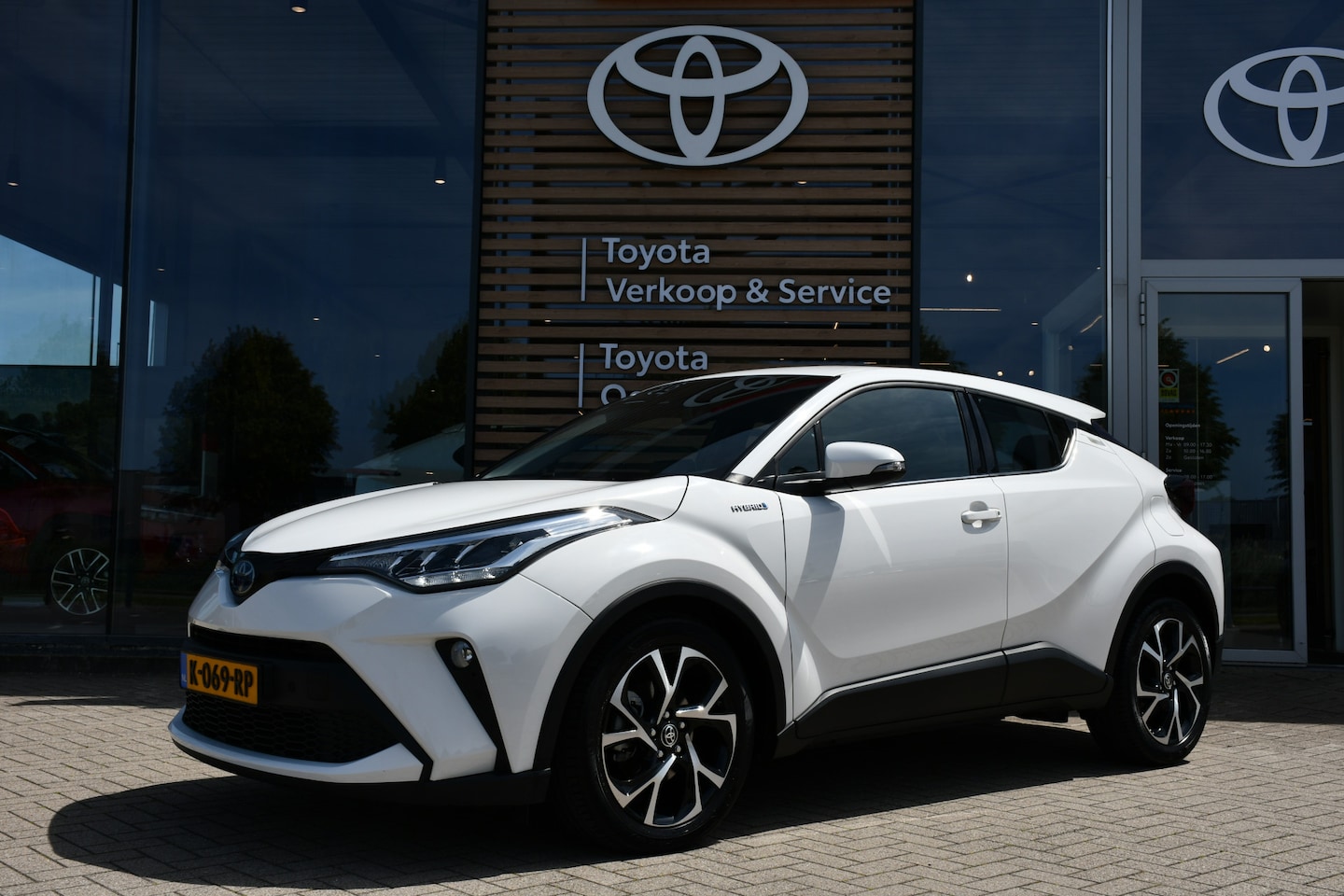 Toyota C-HR - 1.8 Hybrid Dynamic Automaat 122pk | Navigatie | Cruise Control | Dealer-onderhouden | NL-a - AutoWereld.nl