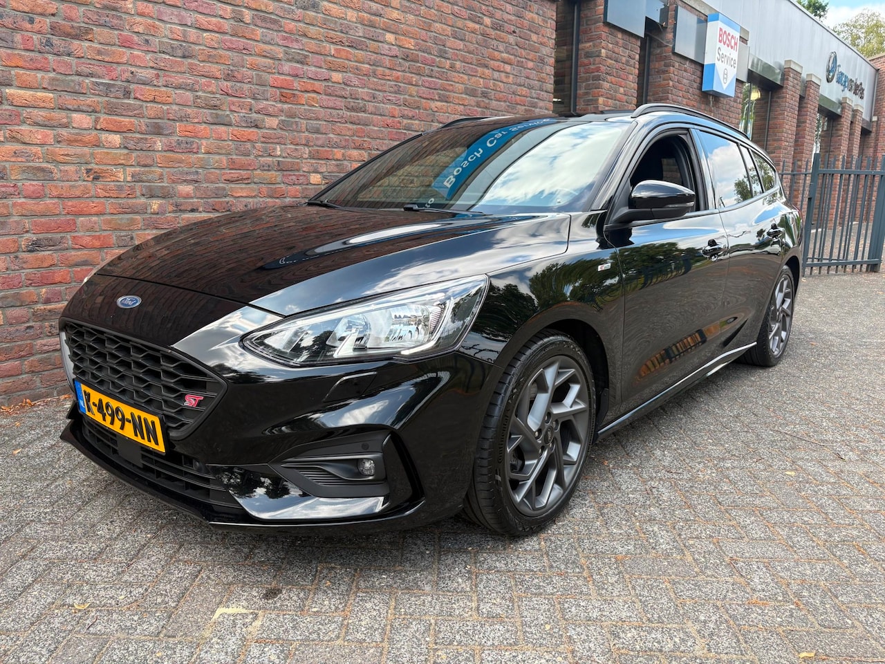 Ford Focus Wagon - 1.5 EcoBoost ST Line Automaat|PDC|18 Inch|Trekhaak - AutoWereld.nl