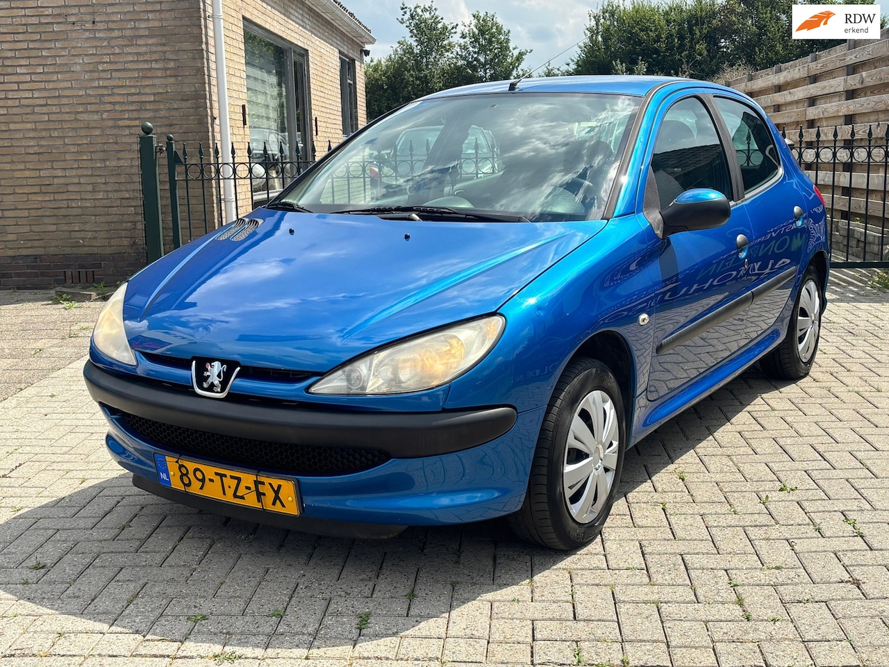 Peugeot 206 - 1.4 One-line | 5drs | recent nieuwe apk | werkende airco | trekhaak ! - AutoWereld.nl