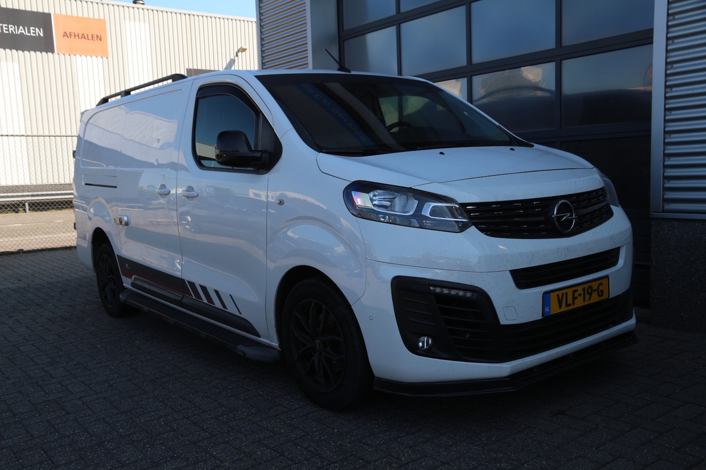 Opel Vivaro - 2.0 CDTI 150 / Engine broken / Cruise / Airco.. - AutoWereld.nl