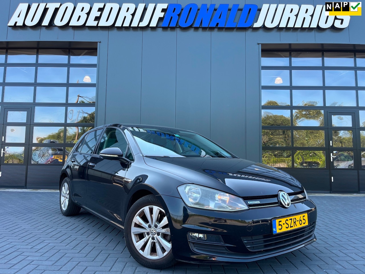 Volkswagen Golf - 1.6 TDI Highline BlueMotion NL.Auto/Airco/Navigatie/Bluetooth/Elc.Pakket/5Deurs/Goed Onder - AutoWereld.nl