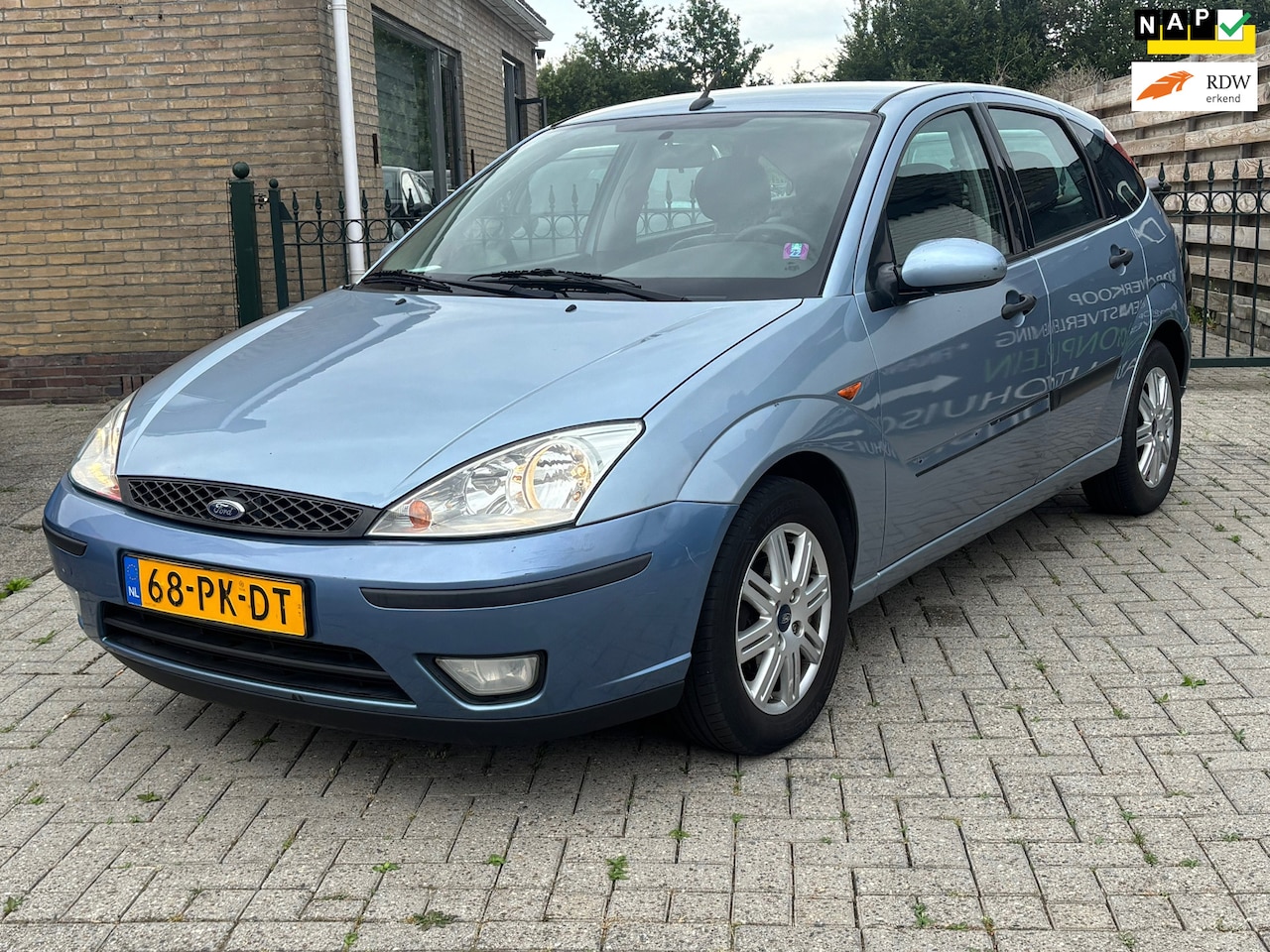 Ford Focus - 1.6-16V Futura | reeds voorzien van nieuwe apk | leder interieur | airco |koopje ! - AutoWereld.nl