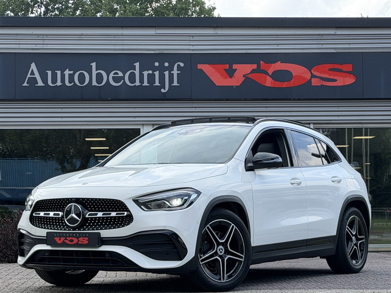 Mercedes-Benz GLA-Klasse - 200 AMG-Line | Panodak | Trekhaak | CarPlay | - AutoWereld.nl