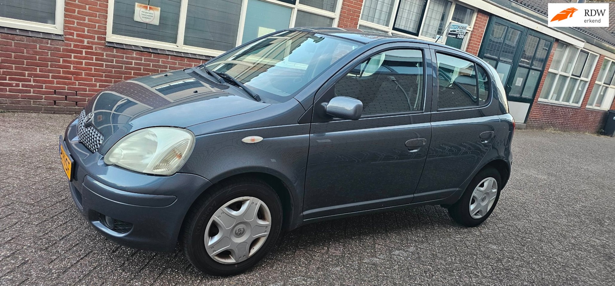 Toyota Yaris - 1.3 VVT-i S-Line 5drs airco lage kms - AutoWereld.nl