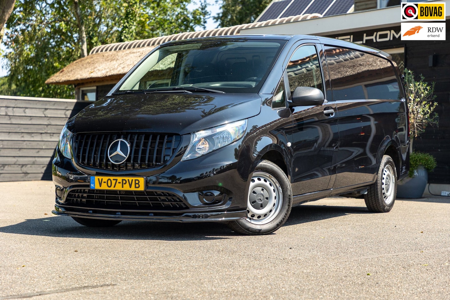 Mercedes-Benz Vito - 114 CDI Lang Automaat I Trekhaak I Adaptive Cruise I Airco I Camera I CarPLay I Android - AutoWereld.nl