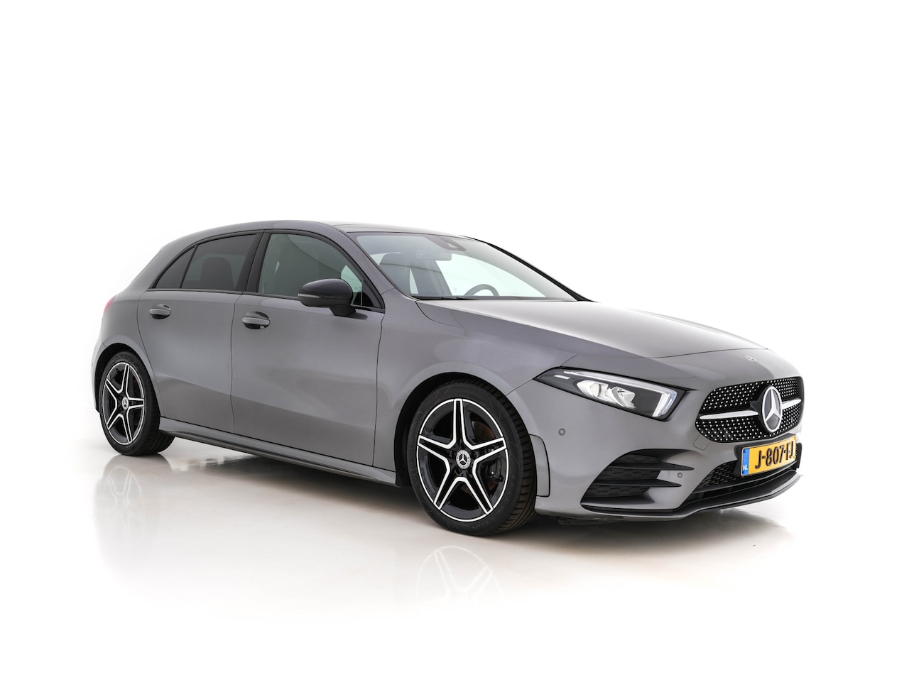 Mercedes-Benz A-klasse - 180 AMG-Line Business Solution *PANO | LEATHER-MICROFIBRE | WIDESCREEN-COCKPIT | FULL-LED - AutoWereld.nl