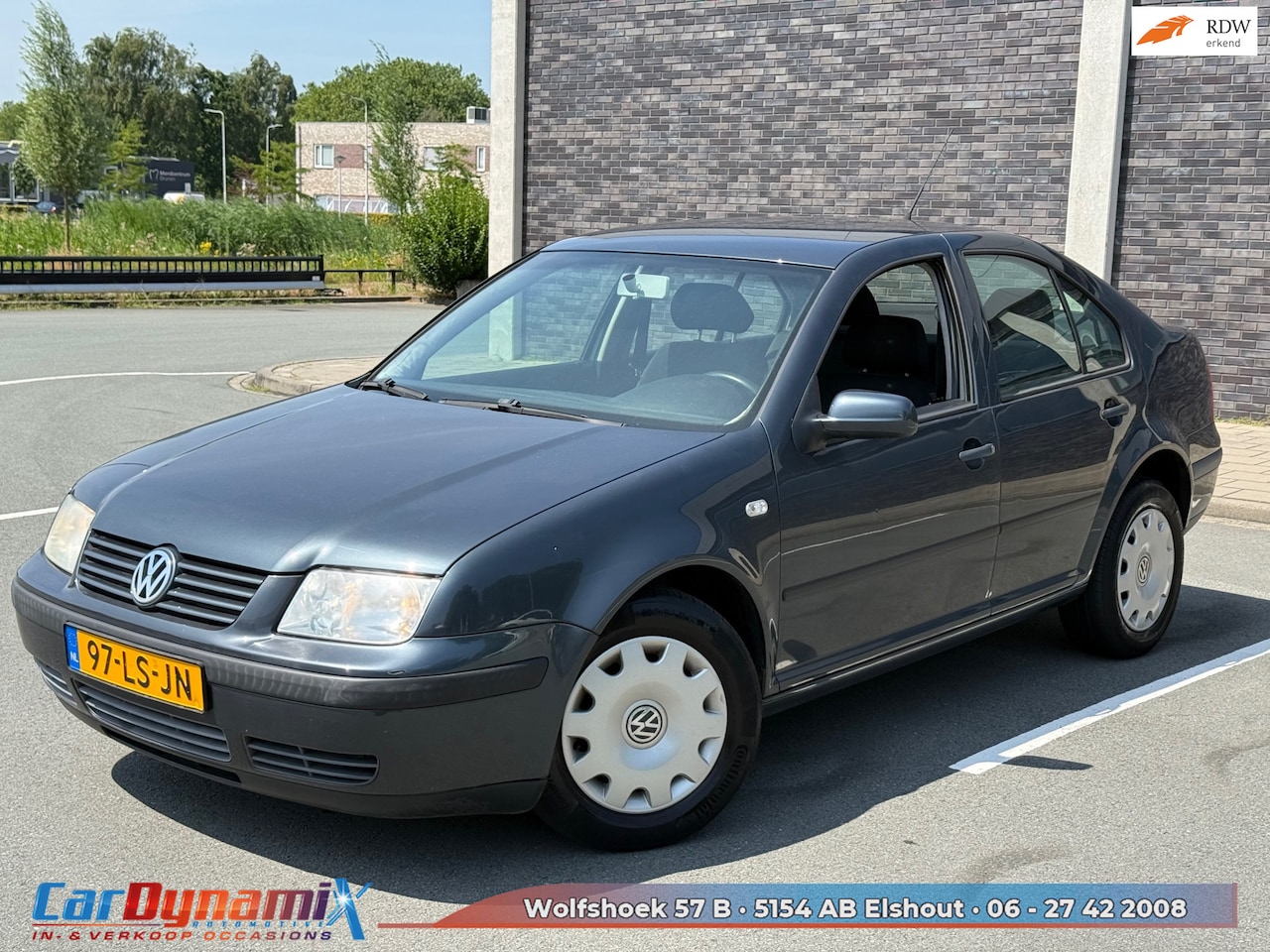Volkswagen Bora - 1.6 | Automaat | Nwe APK | 1e Eigenaar | Airco | Rijd Schakelt Goed - AutoWereld.nl
