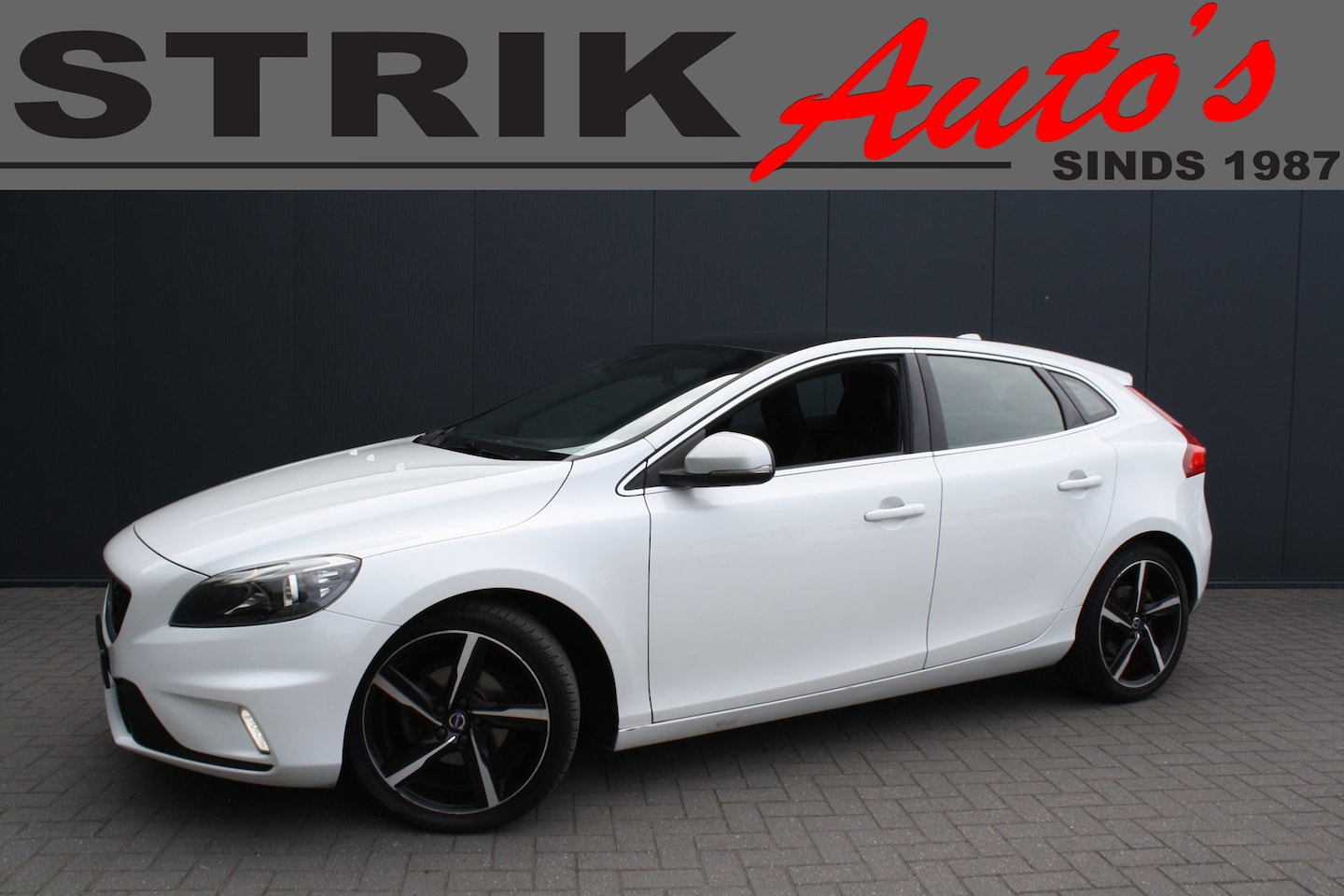 Volvo V40 - 2.0 D2 R-Design Business -PANORAMA - TREKHAAK - PDC - AutoWereld.nl