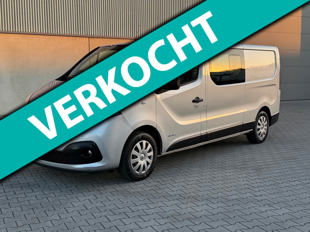 Renault Trafic - 1.6 dCi T29 L2H1 DC Luxe Energy EURO6 6 PERSOONS+KEYLESS GO+CAMERA+GROOT NAVIGATIE+CRUISE - AutoWereld.nl