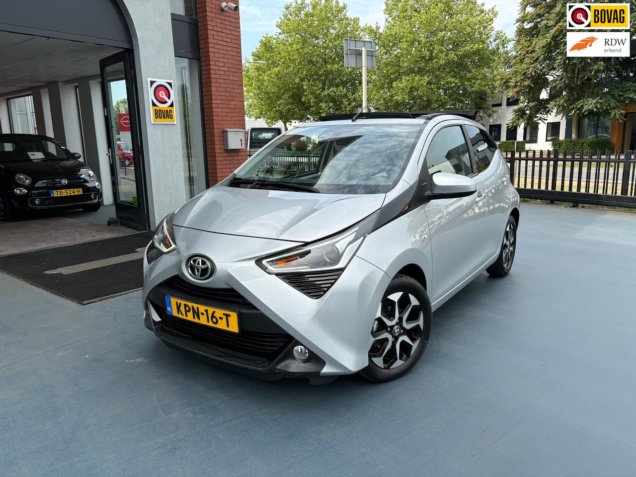 Toyota Aygo - 1.0 VVT-i x-joy OPENDAK AUTOMAAT AIRCO - AutoWereld.nl