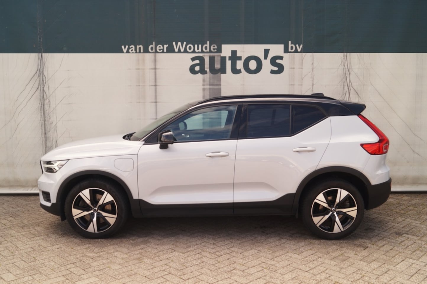 Volvo XC40 - 1.5 T4 Recharge R-Design -NAVI-ECC-CAM-LED- - AutoWereld.nl