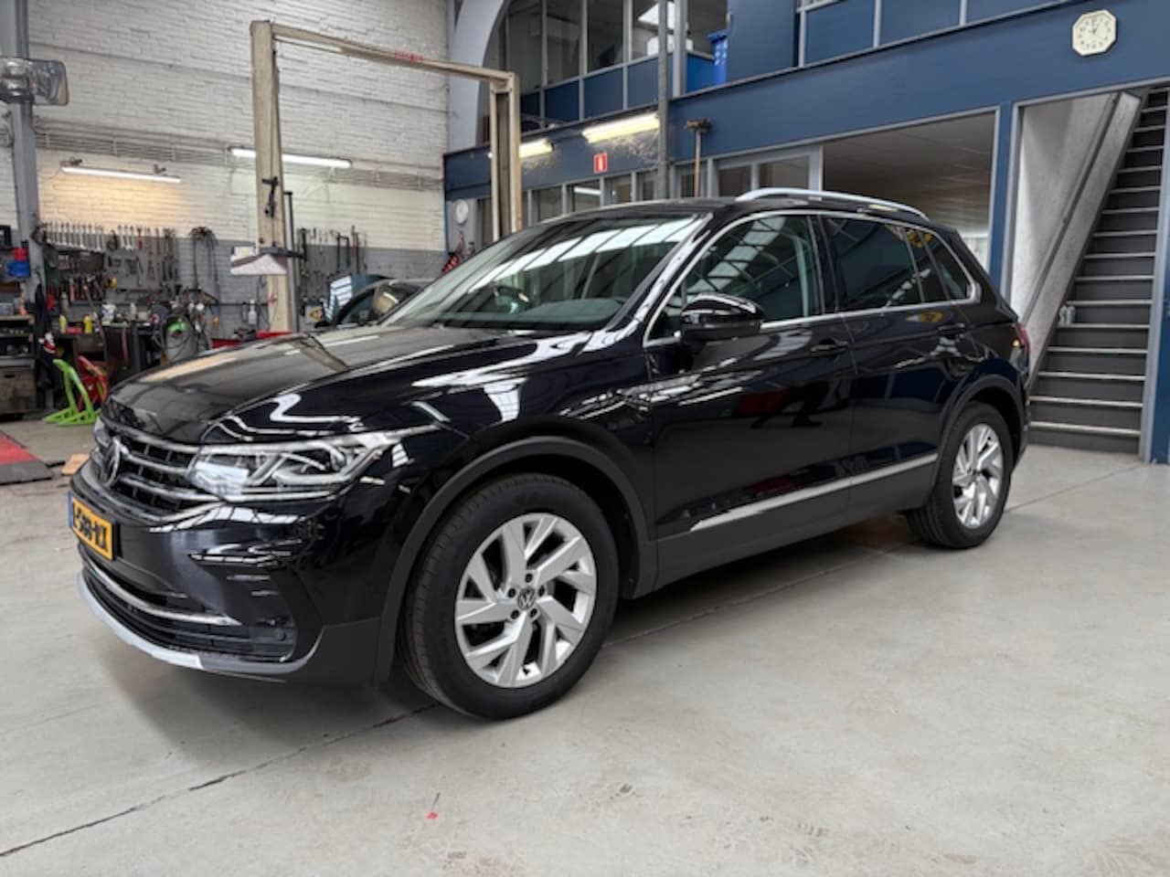Volkswagen Tiguan - 1.5 TSI 150pk DSG Elegance Apple carplay / Android auto | Virtual cockpit | Naviatie | Cli - AutoWereld.nl