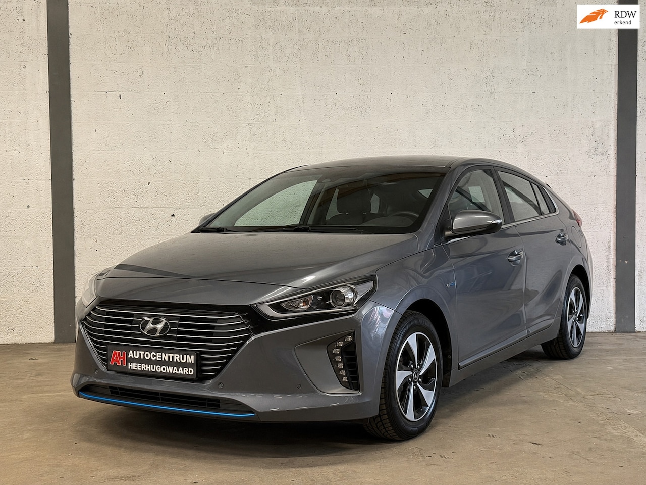 Hyundai IONIQ - 1.6 GDi Hybride Aut|Navi|Cruise|Clima|Dealer Onderhouden !! - AutoWereld.nl